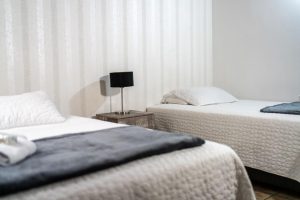 Alojamiento limpio y seguro para turistas médicos.