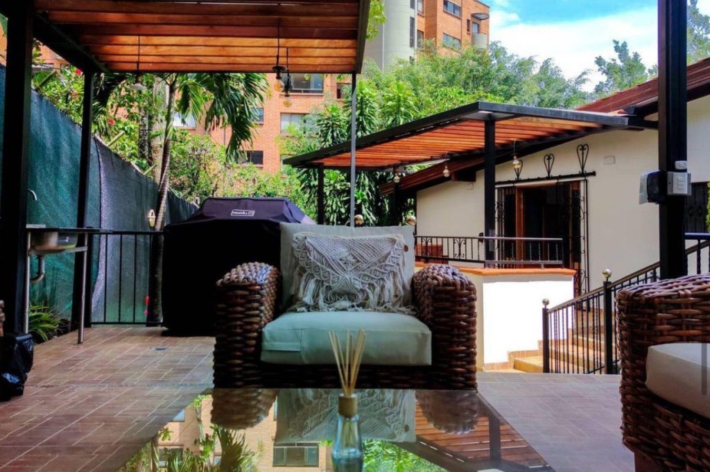 Servicio de conserjería VIP y apoyo en el hotel Eres Recovery.